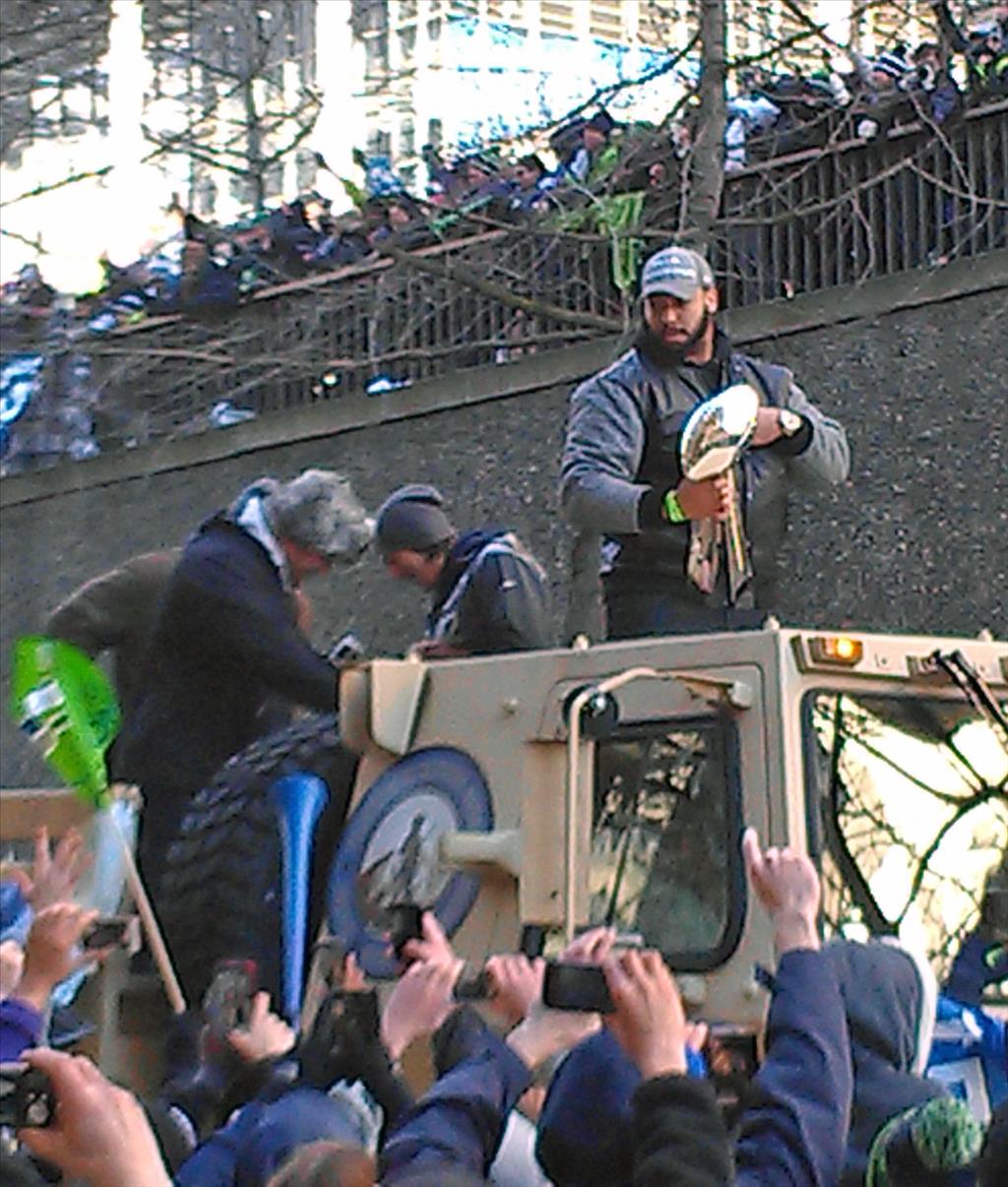 Super Bowl victory parade for Seattle Seahawks attracts hundreds of